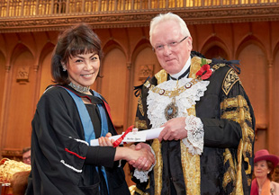 The Lord Mayor of London gives Noriko her certificate