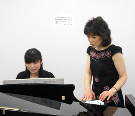 Noriko teaching at Tokyo College of Music